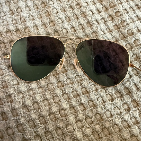 Ray-Ban Aviator Sunglasses with Green Mirrored Lenses and Gold Frame